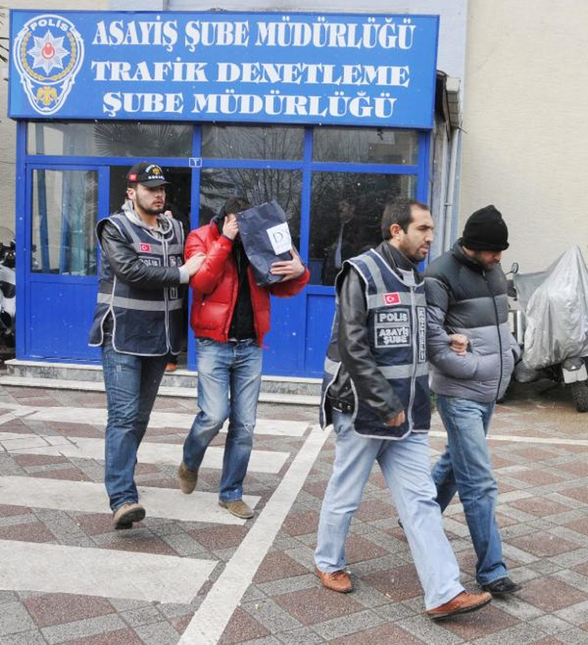 Paravan Şirketle İşssizlere Banka Kredisi İçin Sahte Bordro Düzenleyen Şebekeye Operasyon