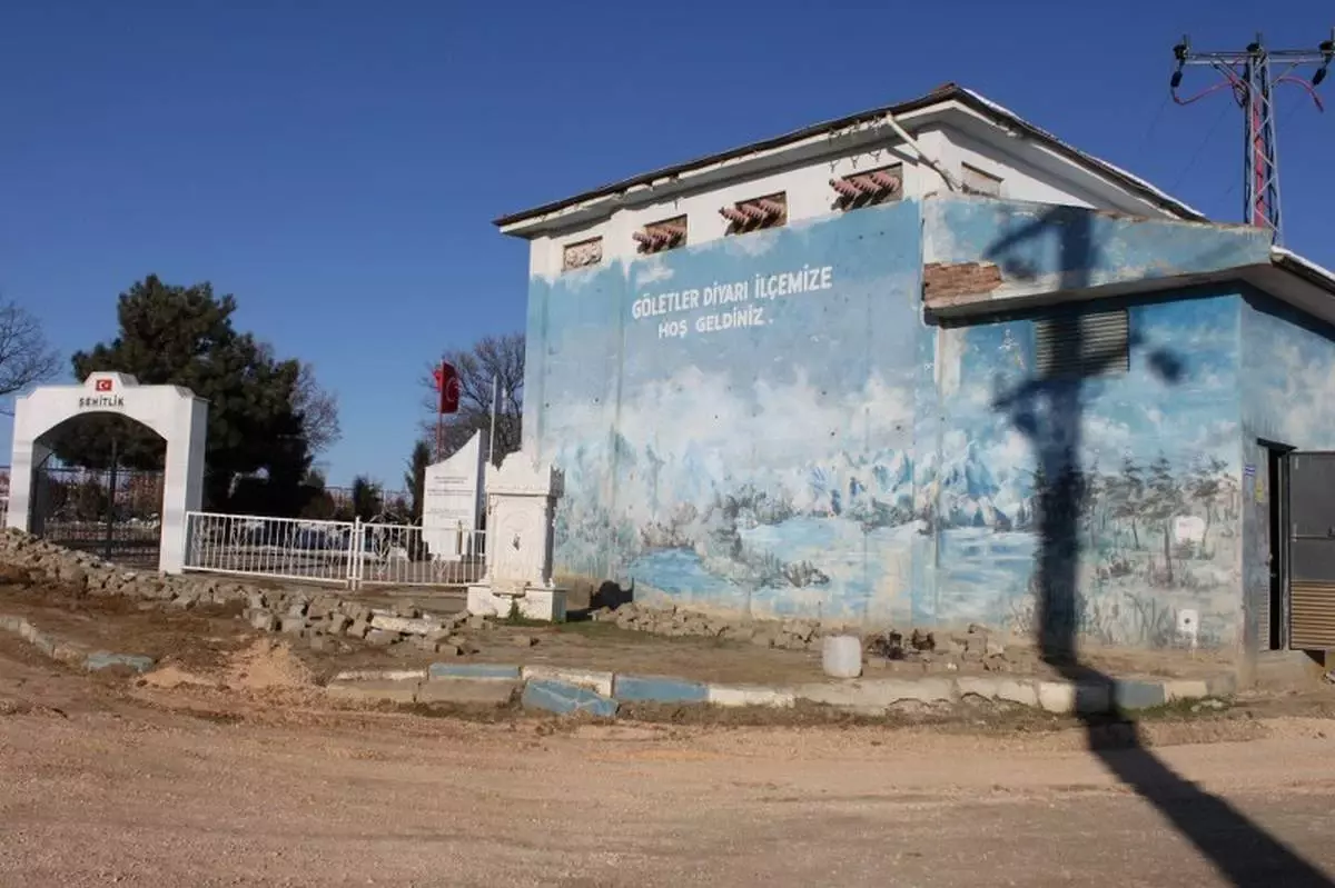 Pazaryeri\'nde Eski Trafo Binası Yıkıldı