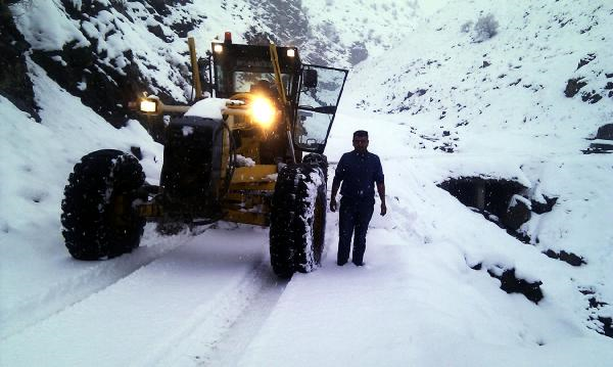 Pervari'de Kardan Yolu Kapanan Köylerden Hasta Kurtarma Operasyonları