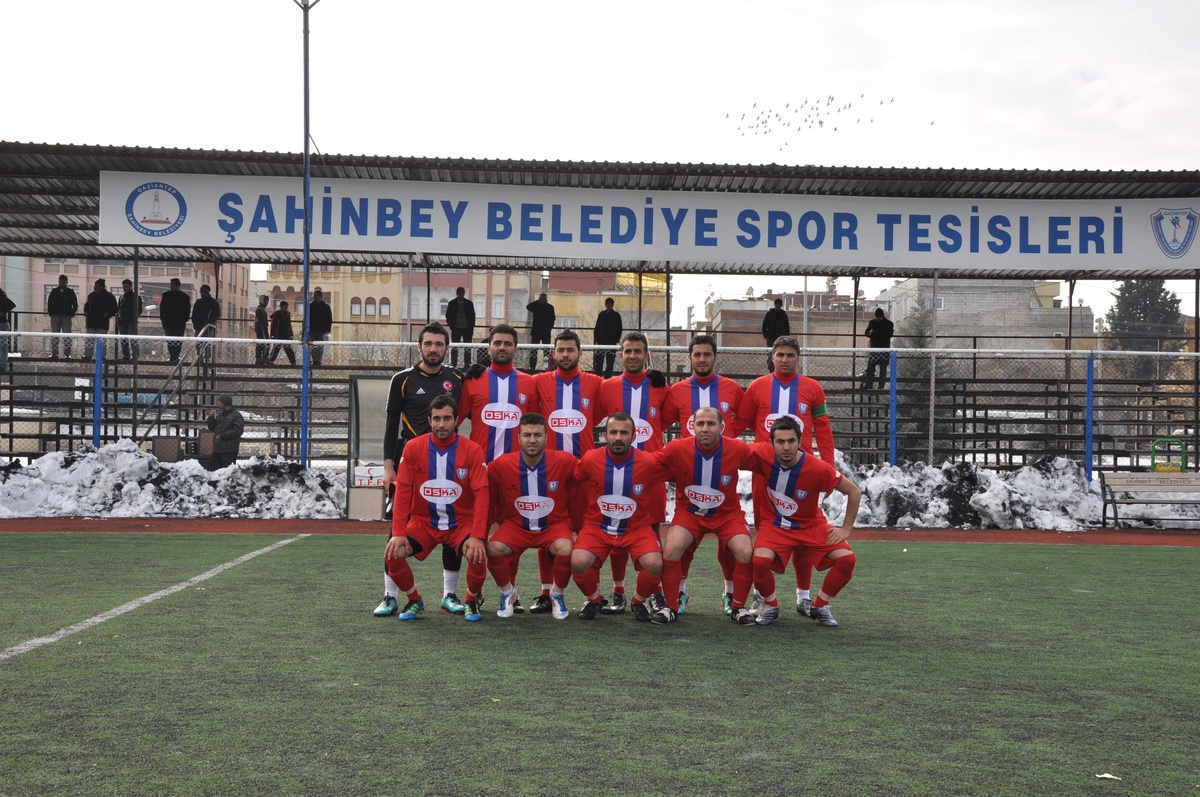 Şahinbey Belediye Futbol Takımı Liderliğini Sürdürüyor