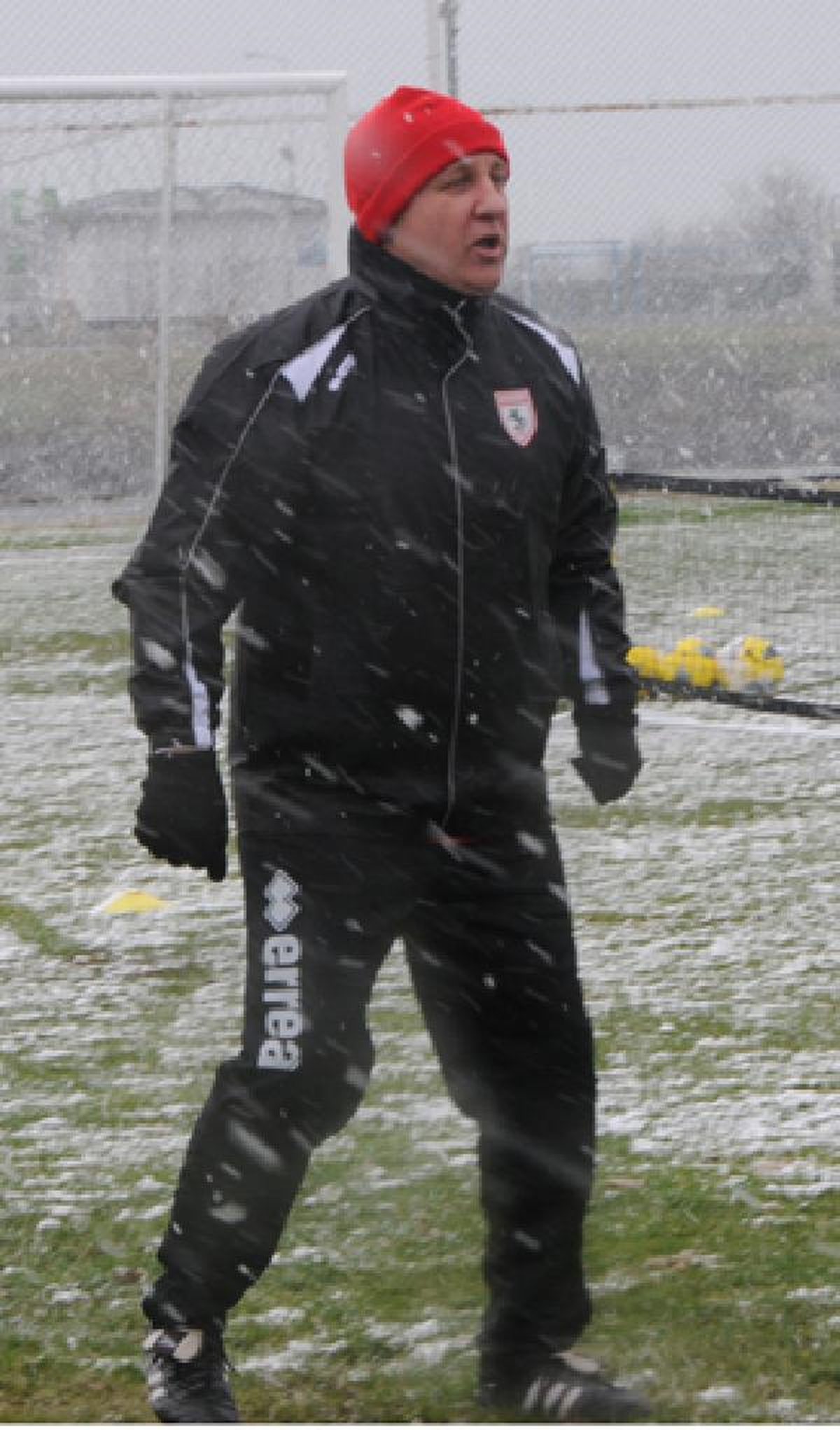 Samsunspor\'un Yeni Teknik Direktörü Bakkal: Bu Zor Durumdan El Birliği ile Kurtulacağız