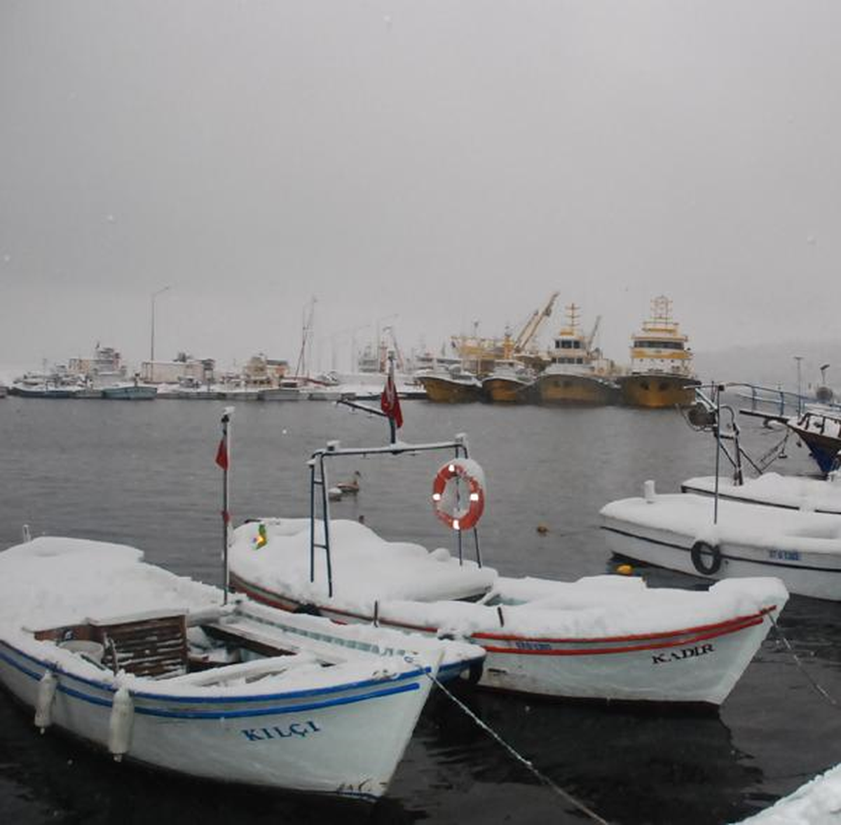 Sinop ve Ordu\'da Kar Yolları Kapattı, Samsun Beyaza Büründü
