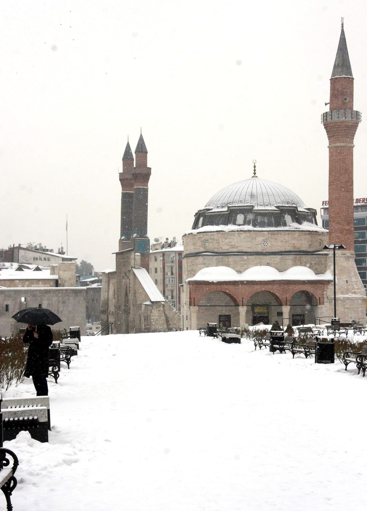 Sivas'ta 196 Köy Yolu Ulaşıma Kapalı