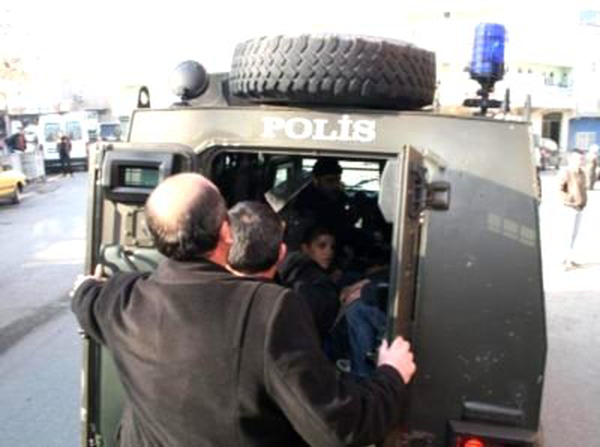 Tatvan ve Bismil'de, Terör Örgütü Yandaşlarına Operasyon: 9 Gözaltı