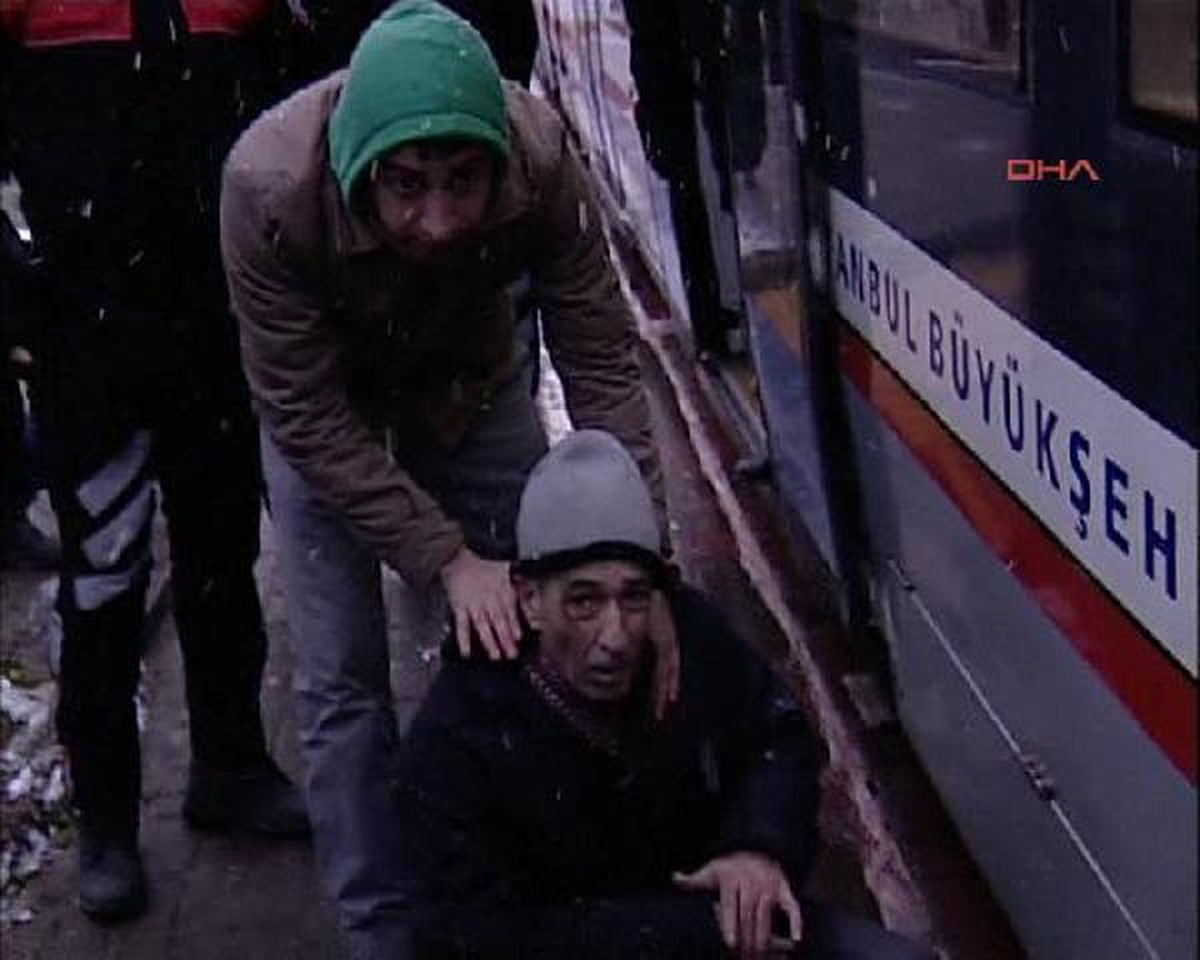 Tramvay Yayaya Çarptı: 1 Yaralı
