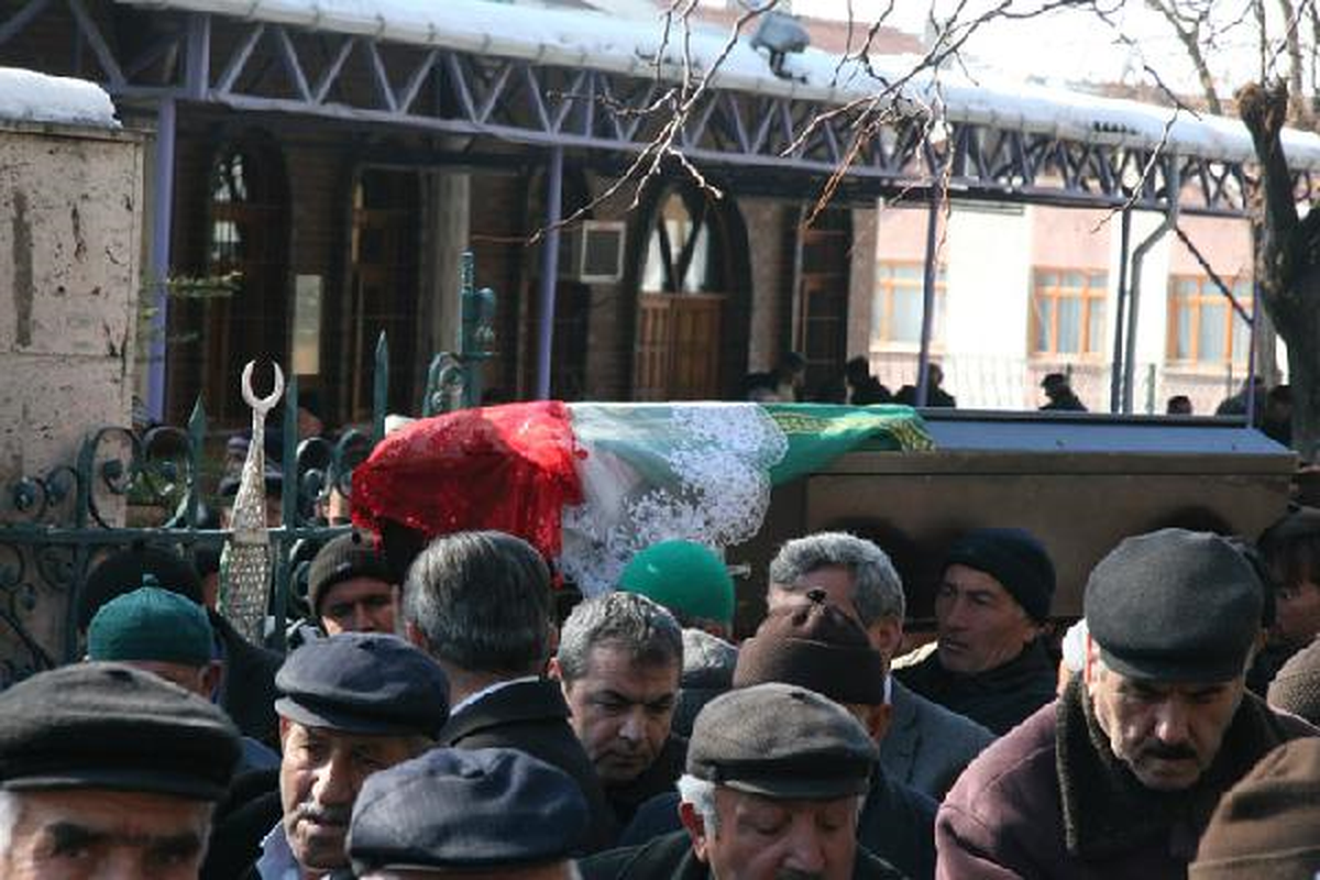Üniversiteli Tuğçe 19 Yaşında Akciğer Kanserinden Öldü