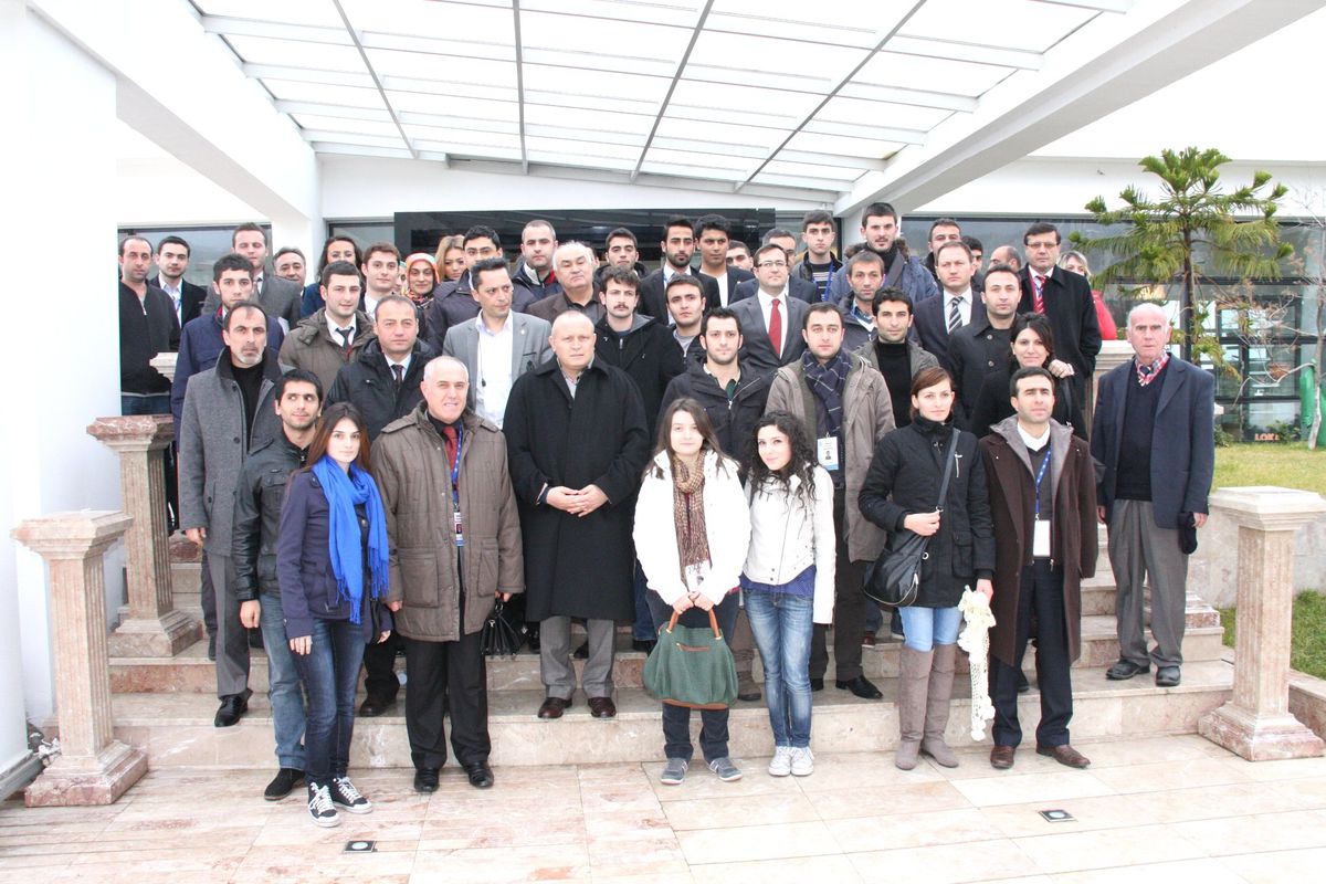 Vali Kızılcık, Gençlerle Bir Araya Geldi