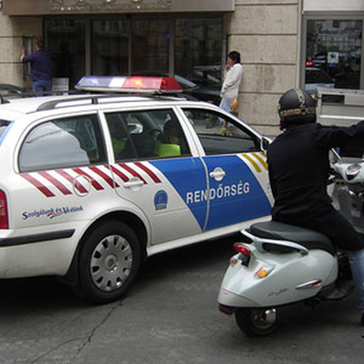 20 Yaşındaki Soyguncu Polisleri Soymak İstedi