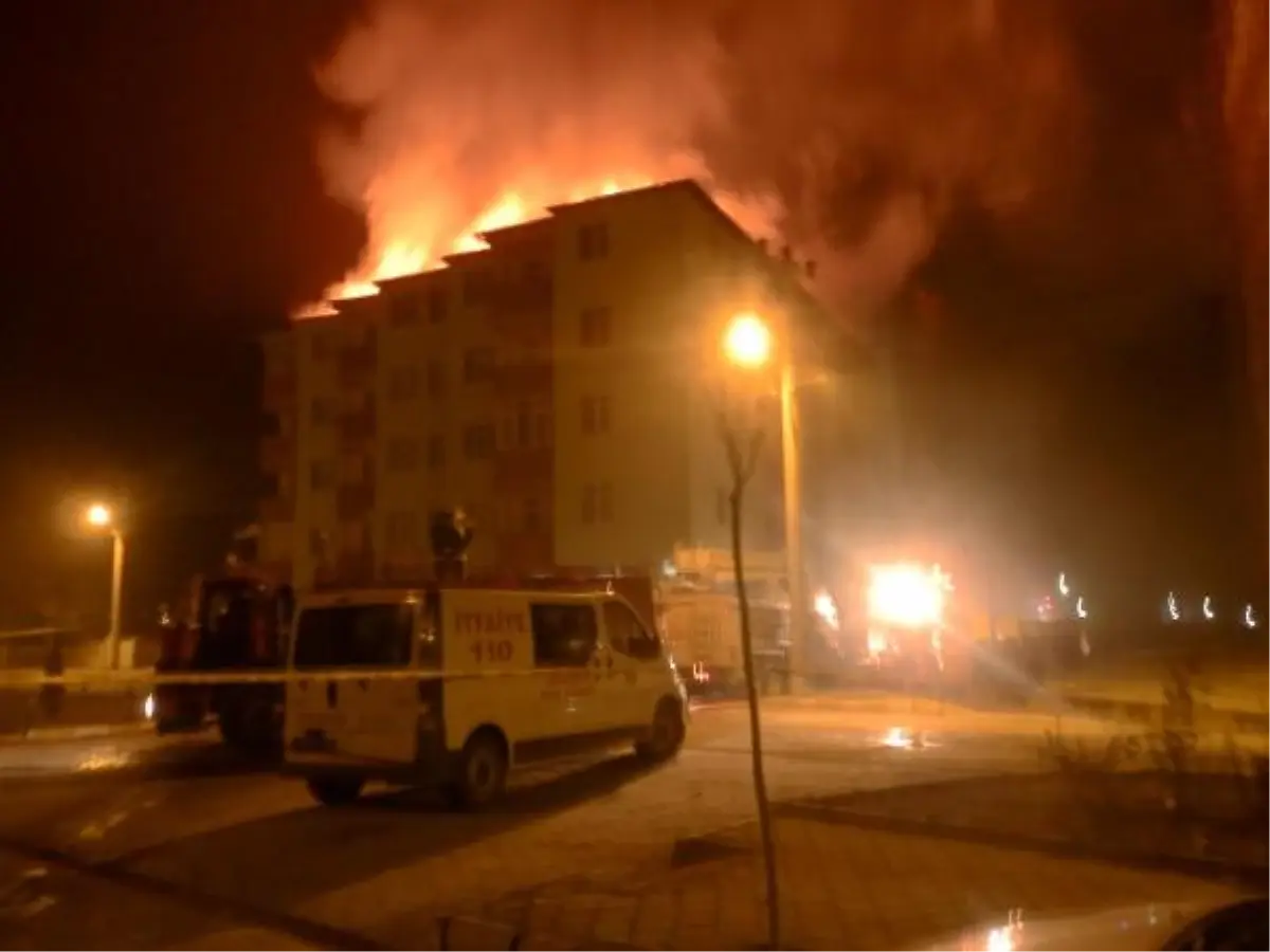 6 Katlı Apartmandaki Yangına Toma\'lı Müdahale