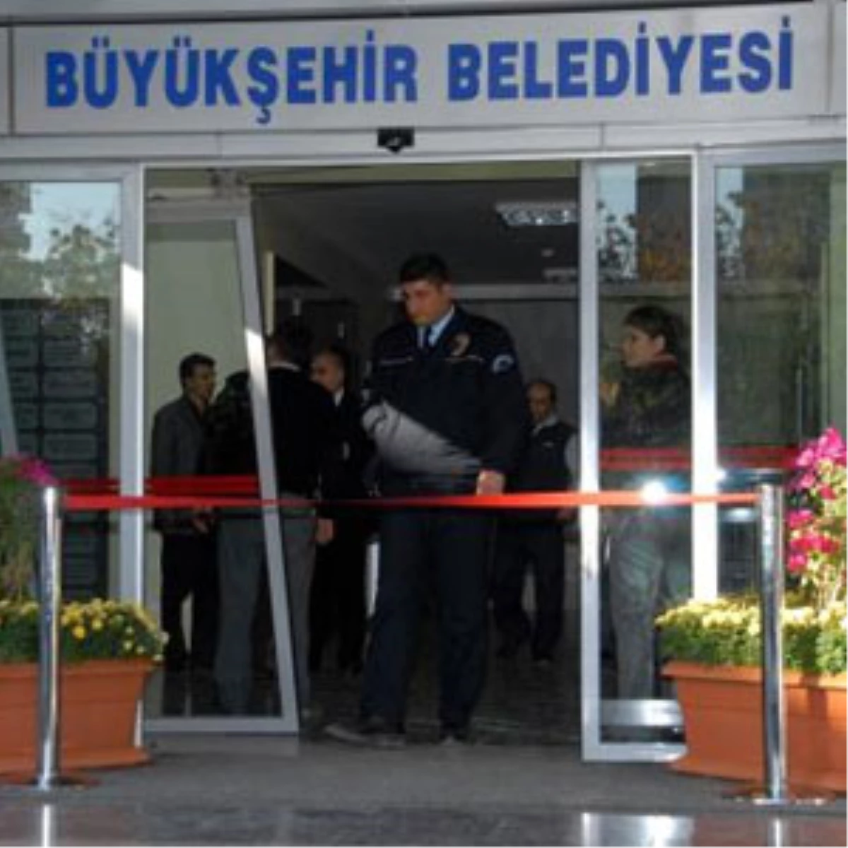 Adana Belediyesine Operasyon; 20 Gözaltı