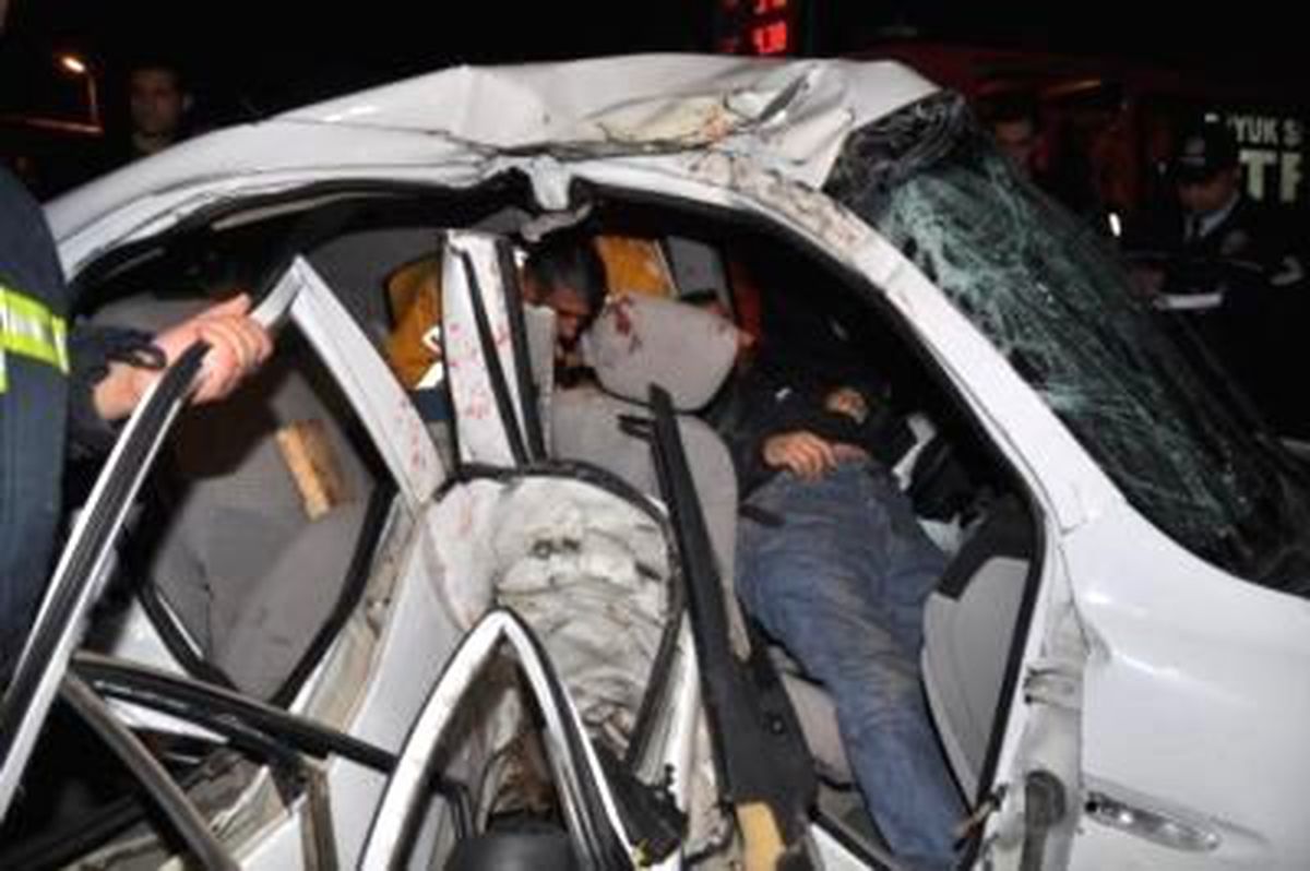 Adana'da Trafik Kazası 2 Ölü 1 Yaralı