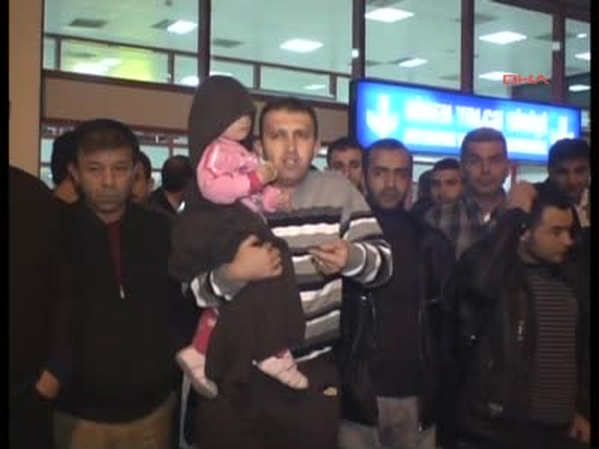 Adana Havalimanı'nda 10 Saatlik Rötar Tepkisi
