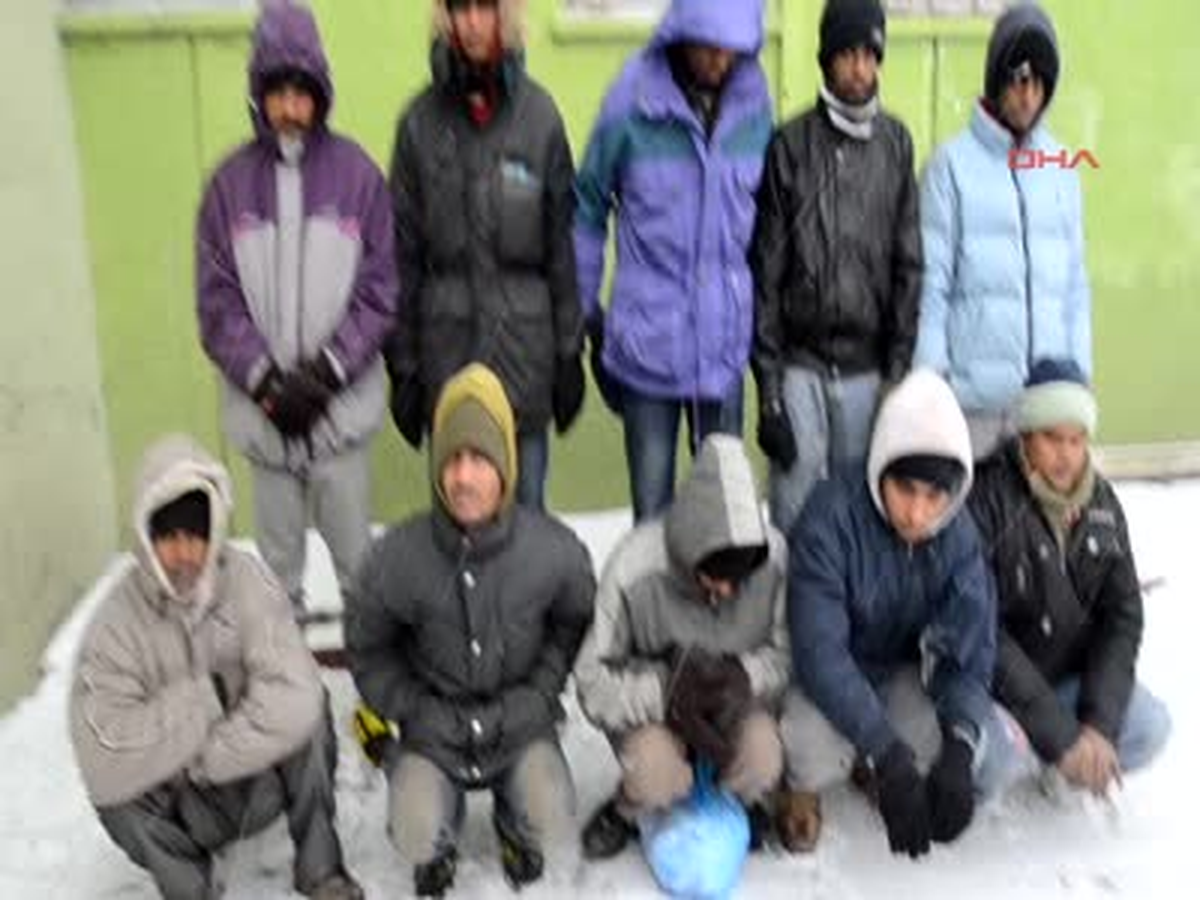 Başkale\'de 1 Otomobilde 10 Kaçak Yakalandı