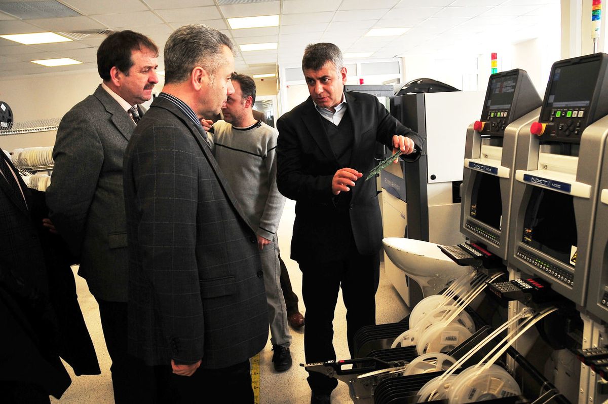 Başkan Uzun, Kar Muhalefetine Rağmen Fabrika Ziyaretinde Bulundu