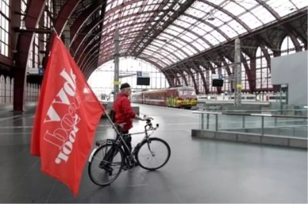 Belçika\'da Son 20 Yılın En Büyük Genel Grevi Yapılıyor