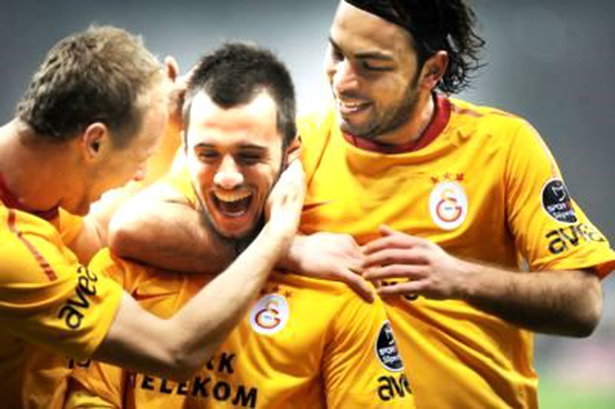 Galatasaray'dan İha Foto Muhabirine Ödül