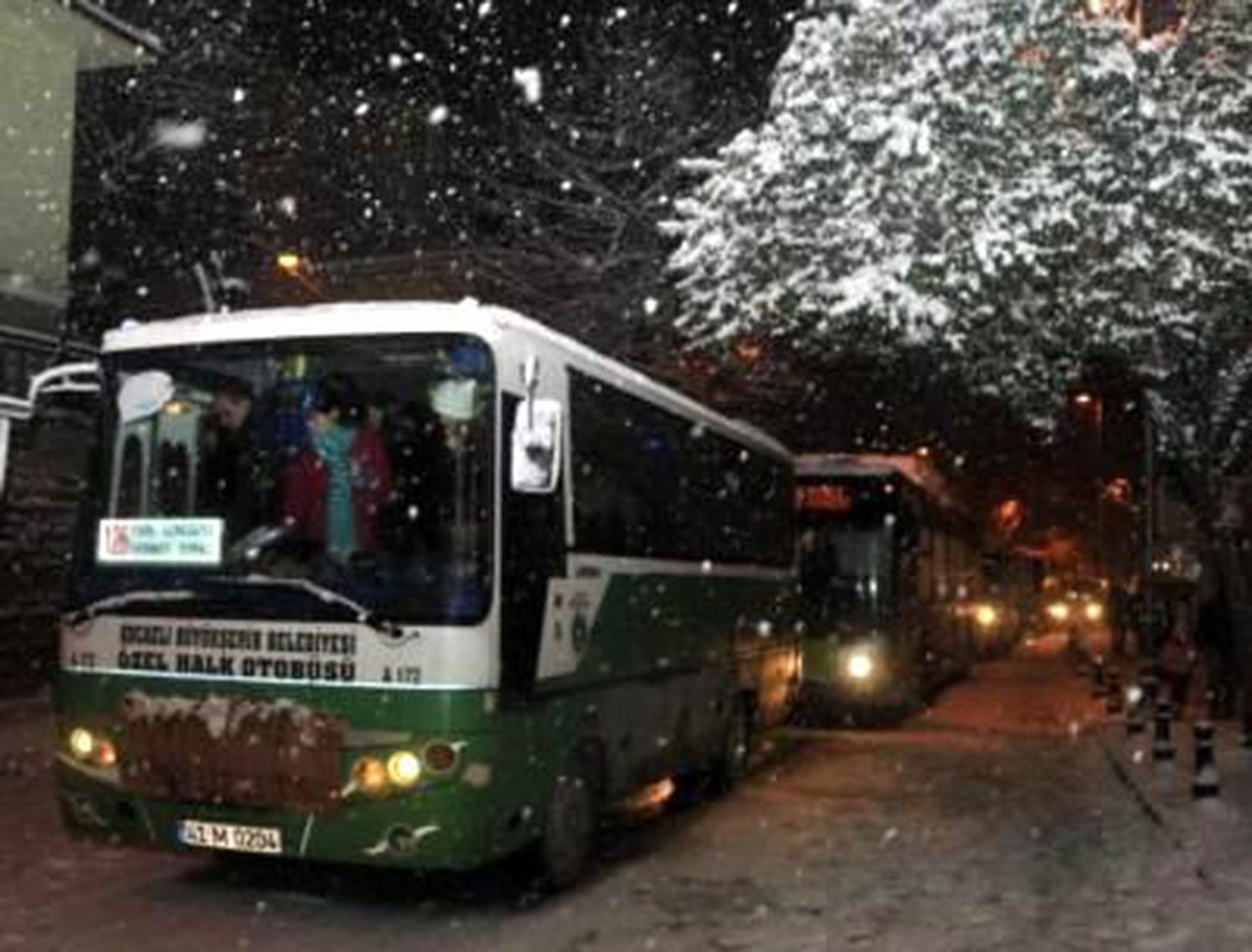 İzmit\'te 2 Saatlik Kar Ulaşımda Kaosa Yolaçtı
