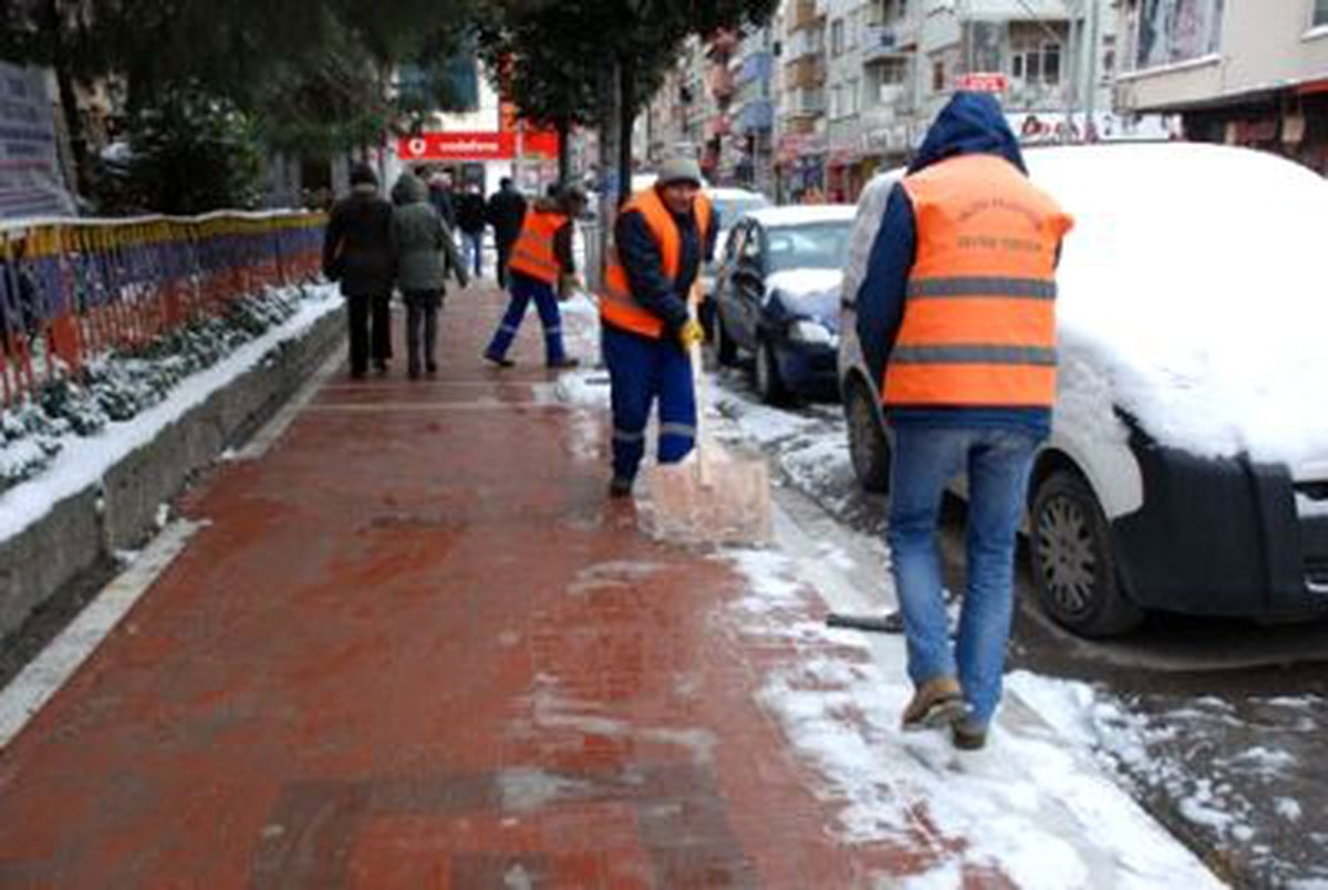 Kar Temizlemeye Devam Ediyor