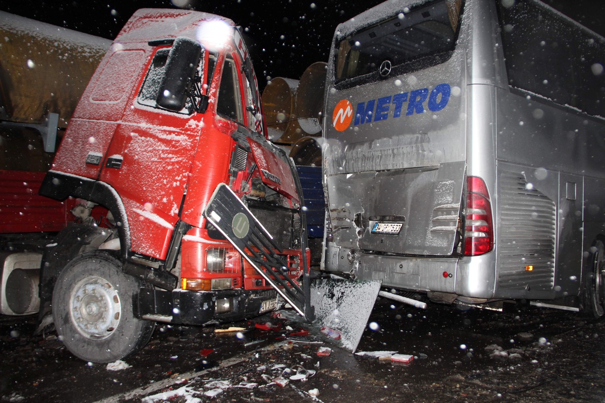 Karabük'te Zincirleme Trafik Kazası: 2 Yaralı