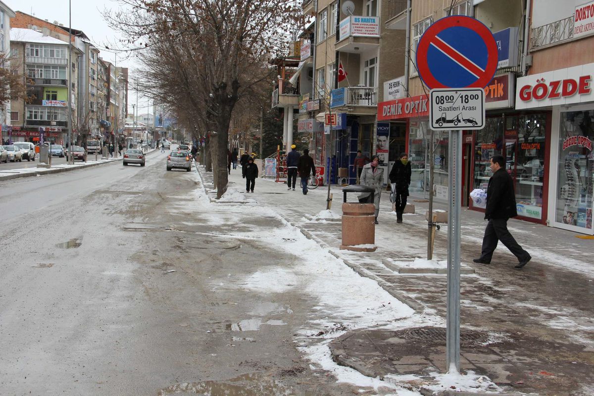 Kırşehir'de Caddelerde Park Yasağı Uygulaması Başladı