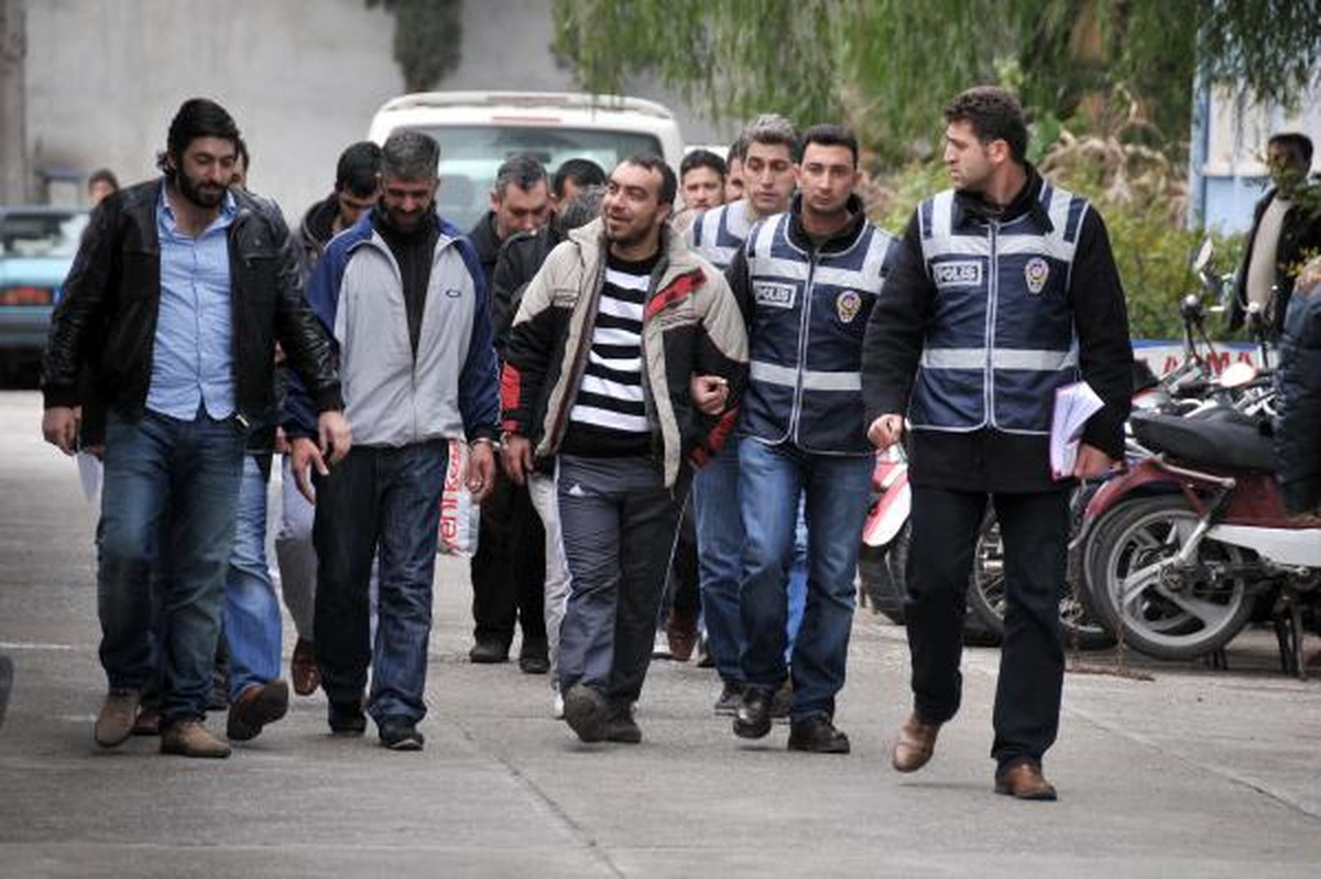 Marketteki Silahlı Soygun, Güvenlik Kamerasına Takıldı