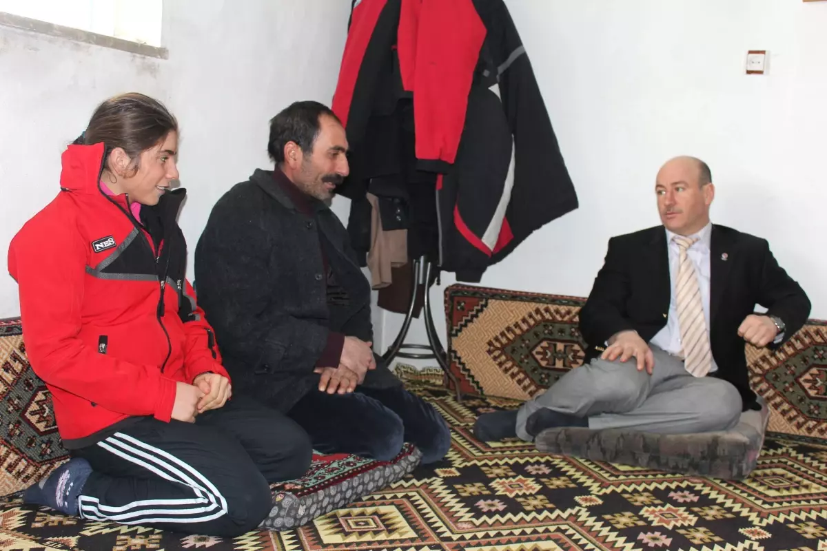 Milli Kayakçı Zozan Malkaç\'a Moral Ziyareti