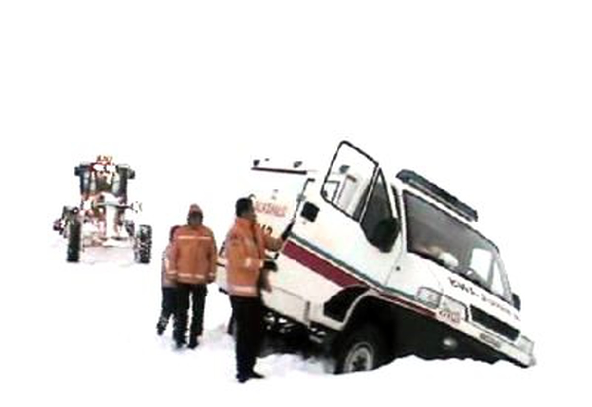 Muş'ta Hasta Almaya Giden Sağlık Ekibi 5 Saat Karda Mahsur Kaldı