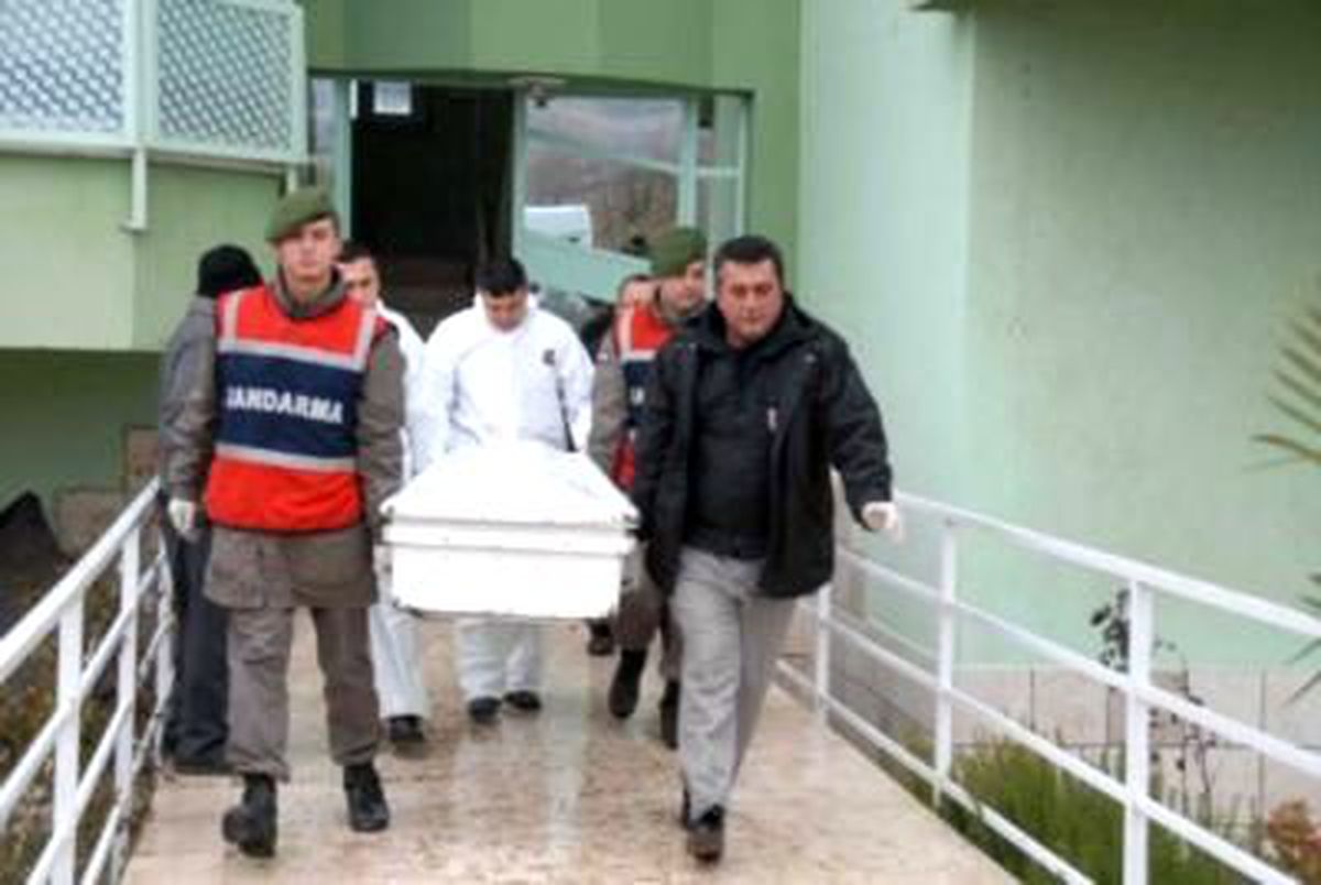 Önce Evi Ateşe Verdi Sonra Tabancayla İntihar Etti