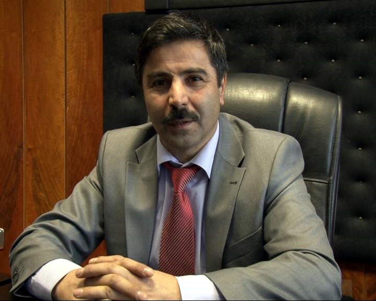 Özbek, Göreve Başladı