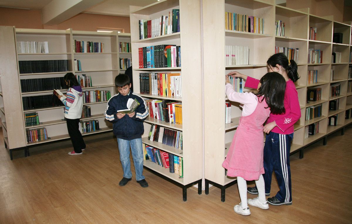 Tatillerini Kütüphanede Geçiriyorlar