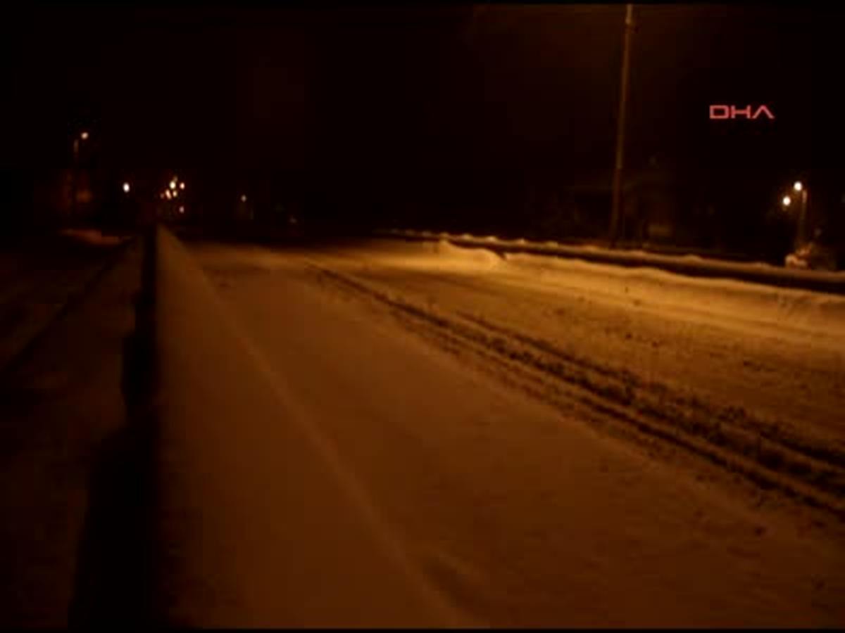 100'de Dün Gece Trafik Durdu