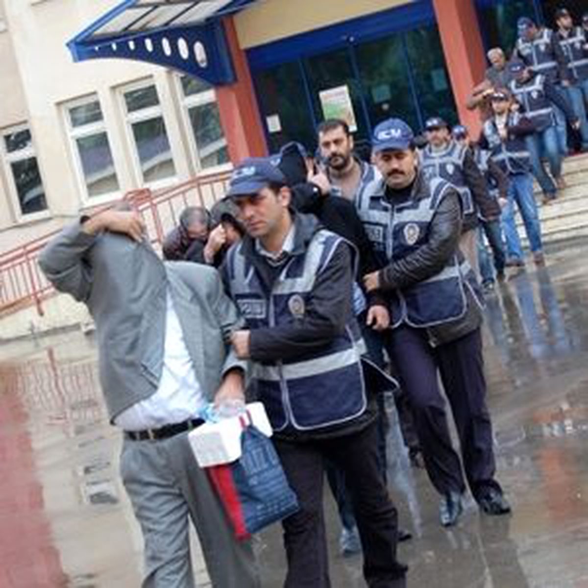 Adana Büyükşehir Belediyesi\'nde 4\'üncü Dalga Operasyon: 18 Gözaltı