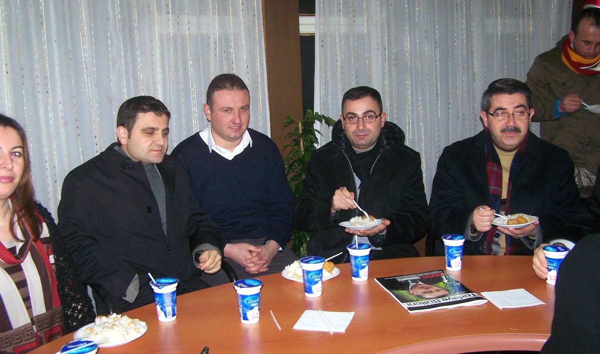 AK Parti Biga Gençlik Kolları Üyeleri Pilavlı Toplantıda Biraraya Geldi