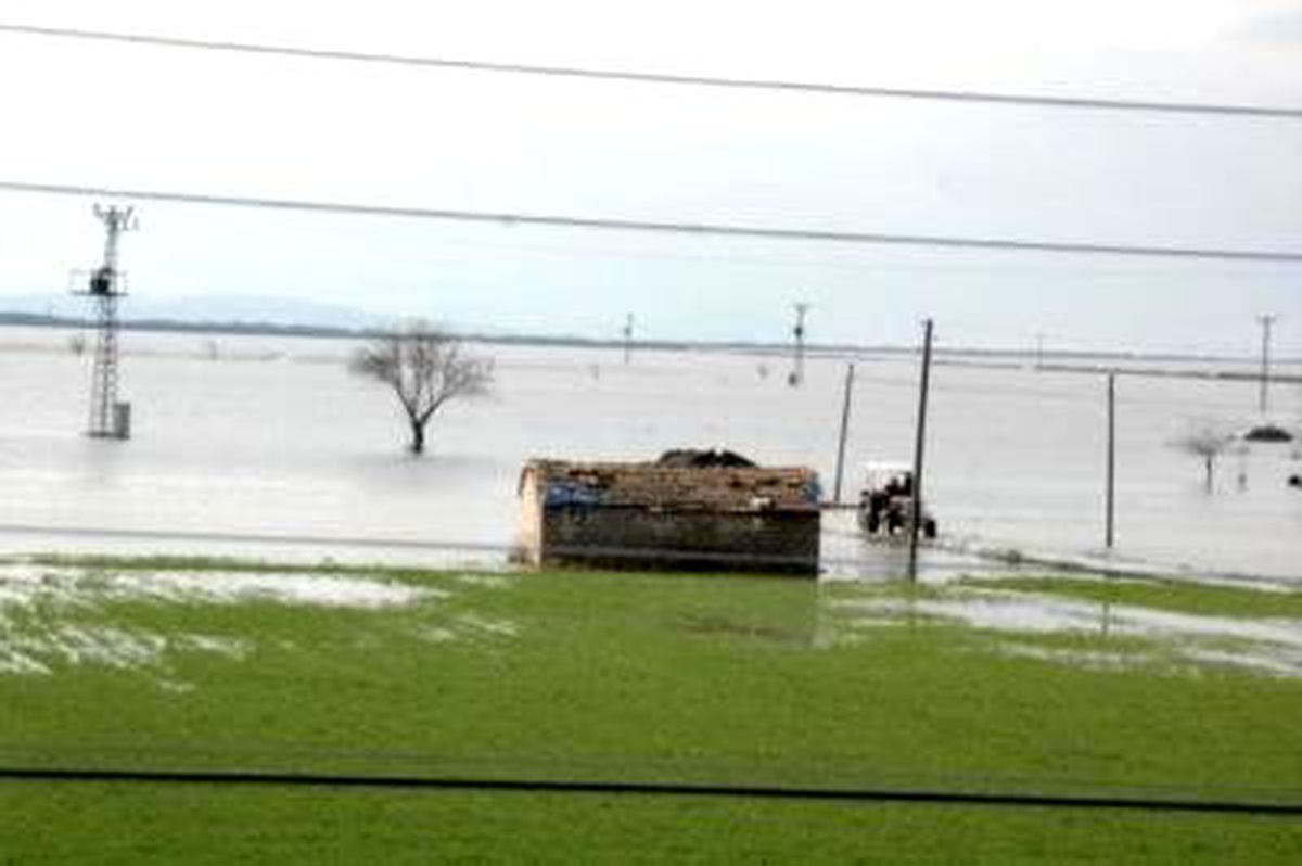 Asi Nehri Taşınca Köy Sular Altında Kaldı