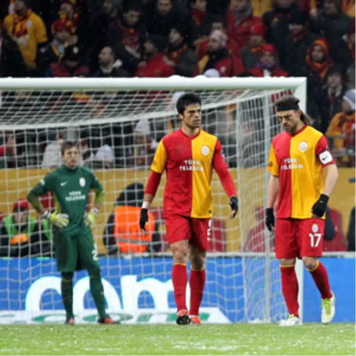 Aslan Beraberlikle Yetindi