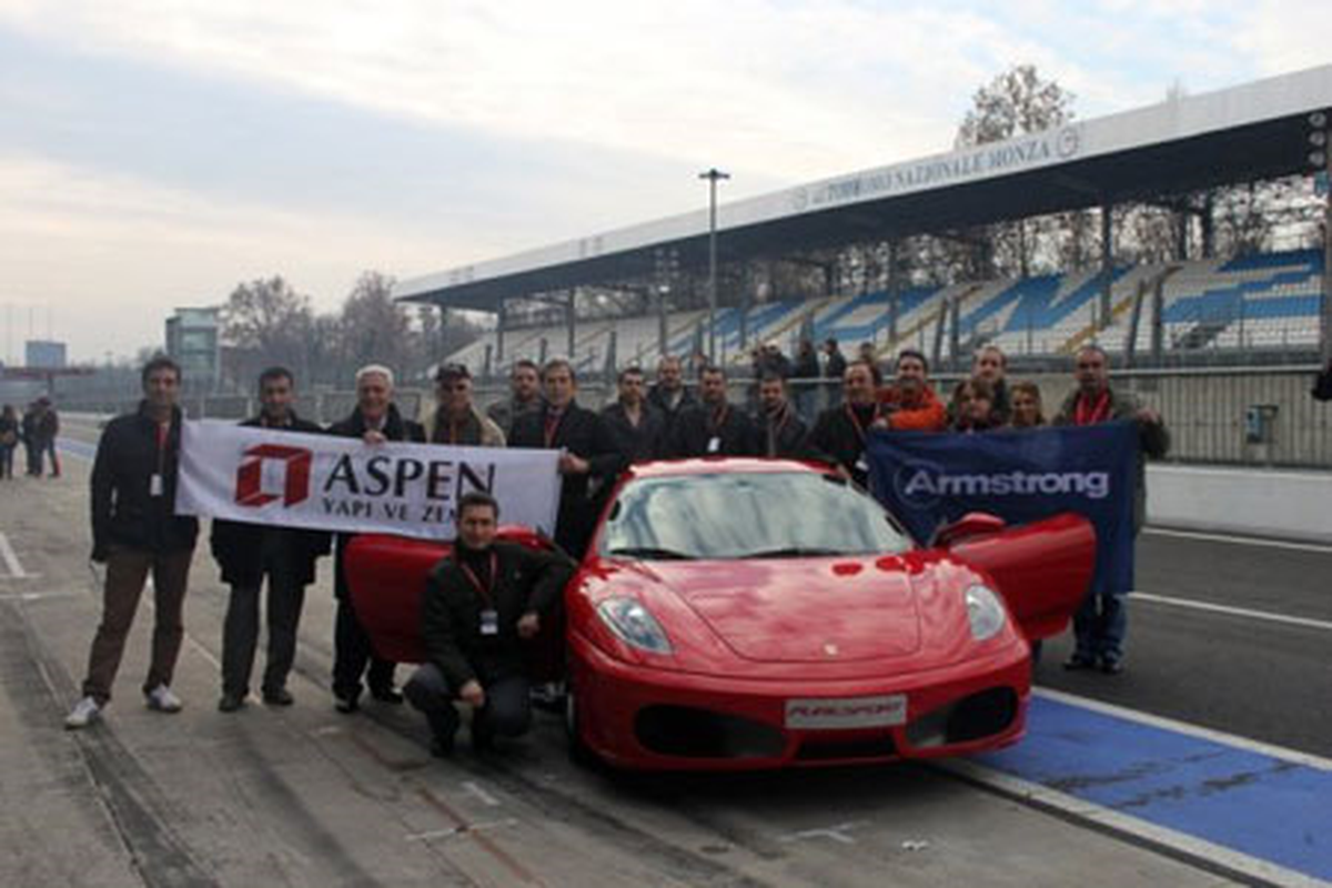 Aspen Ailesi Başarısını Milano'da Kutladı