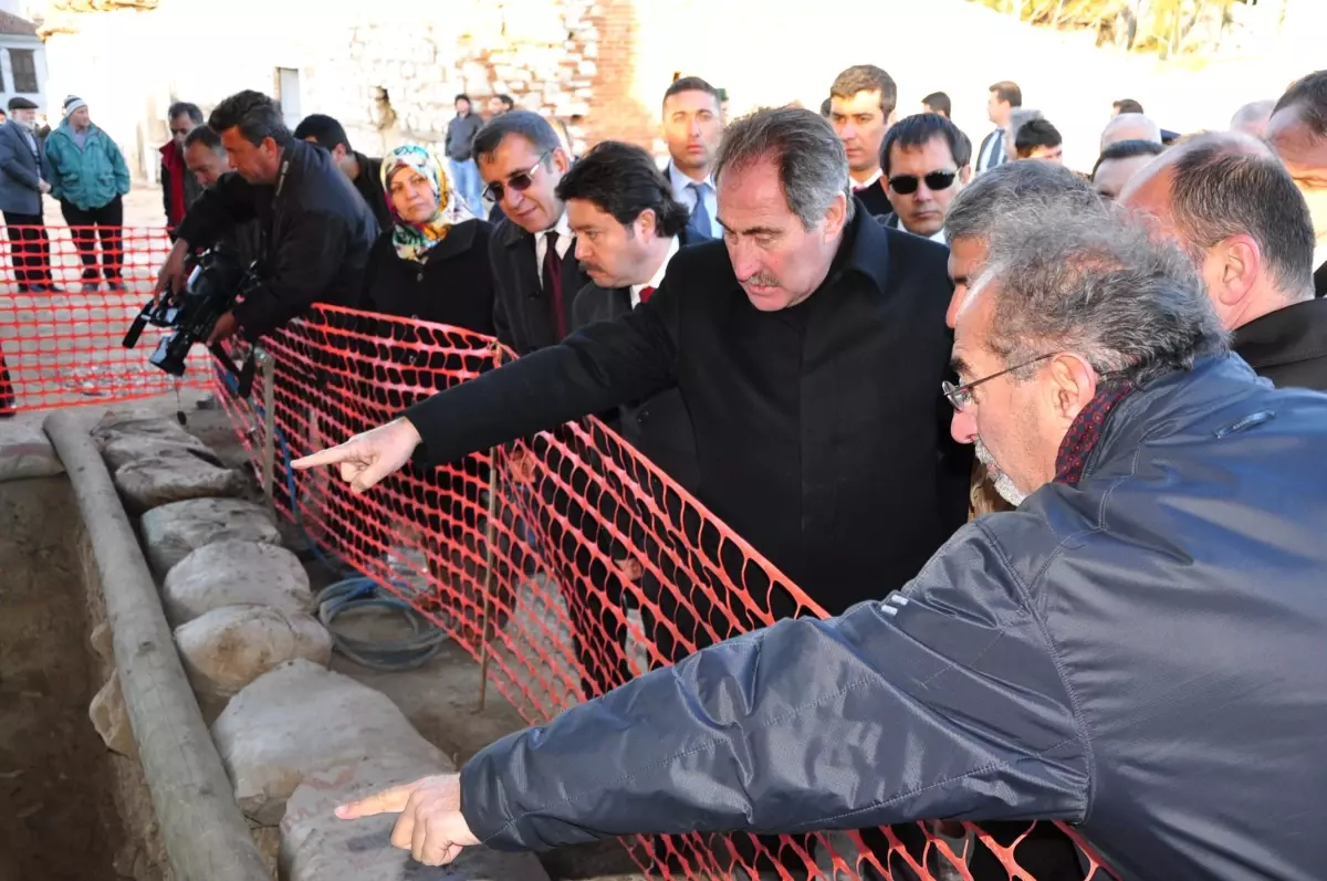 Bakan Günay Kral Mezarını Beşinci Kez Gezdi