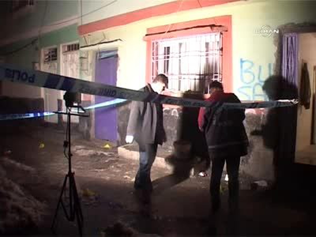 Camdan Çakmak Gazının Tüpünü Atıp, Evi Yakmak İstediler