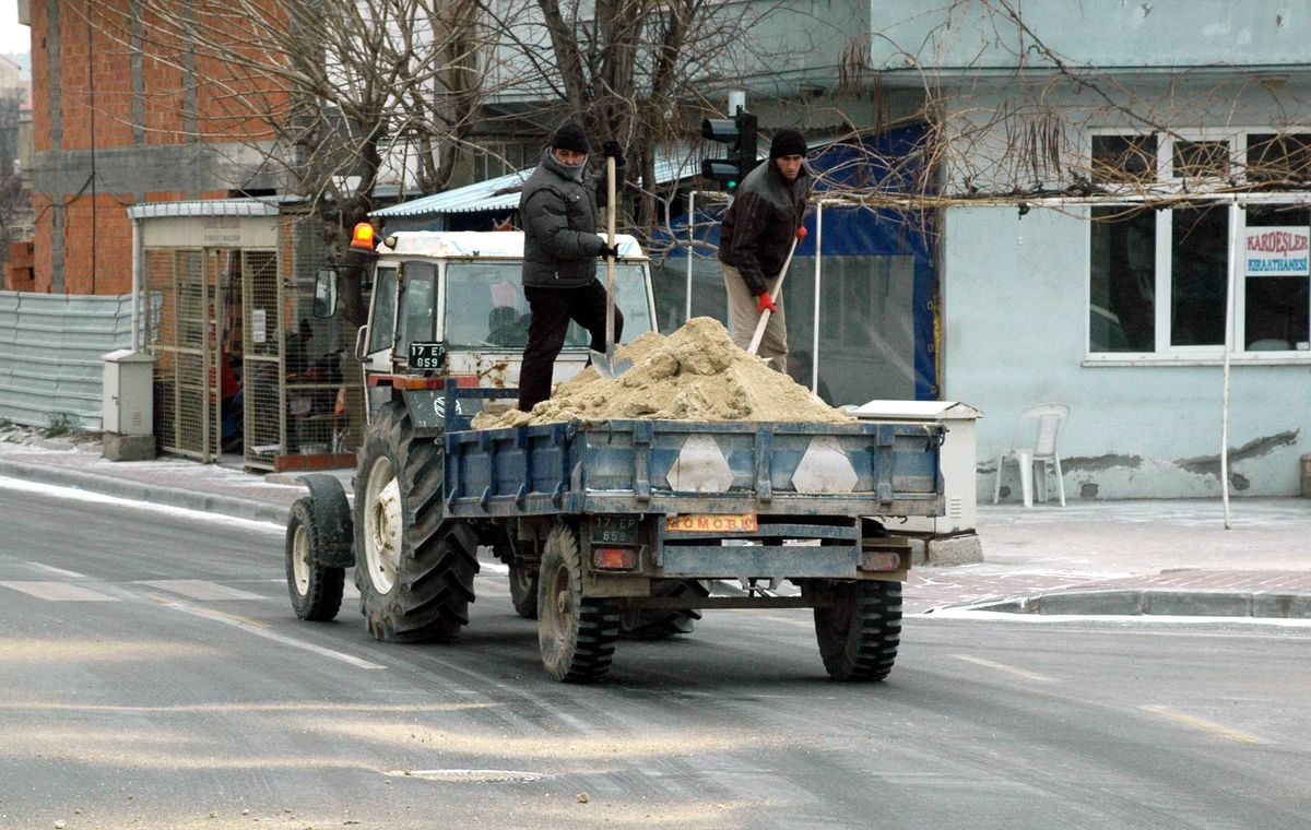 Çanakkale\'de Yollarda Buzlanmaya Karşı Önlem