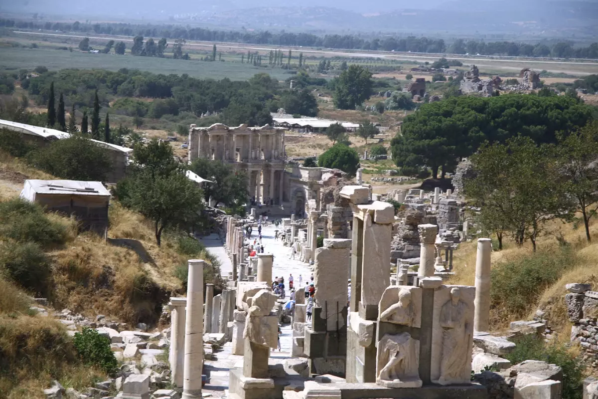 Efes Antik Kenti\'ni Yönetecek İsimler Belirlendi