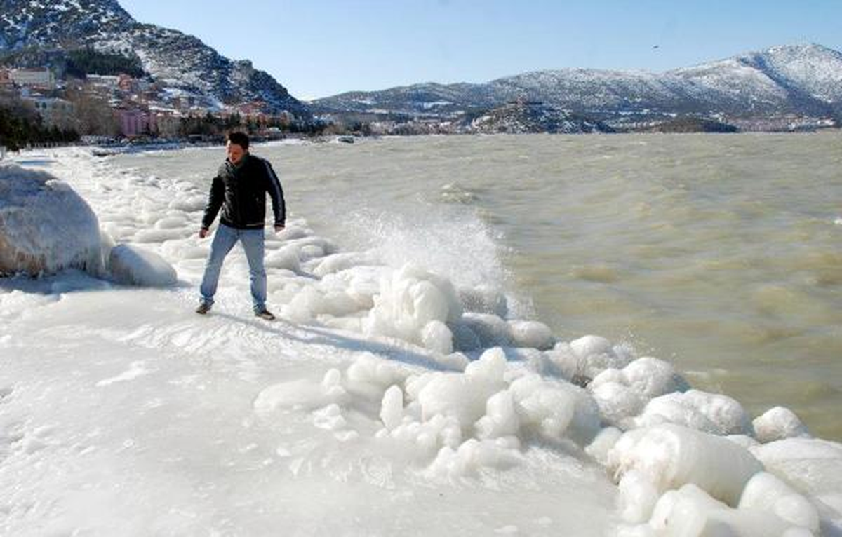 Eğirdir Gölü'nün Çevresi Dondu