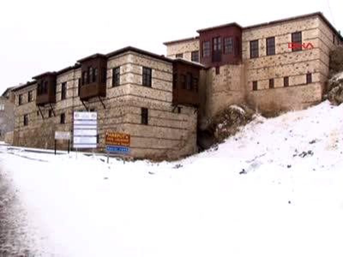 Elazığ\'da Yoğun Kar Yağışı Nedeniyle 281 Köy Yolu Ulaşıma Kapandı