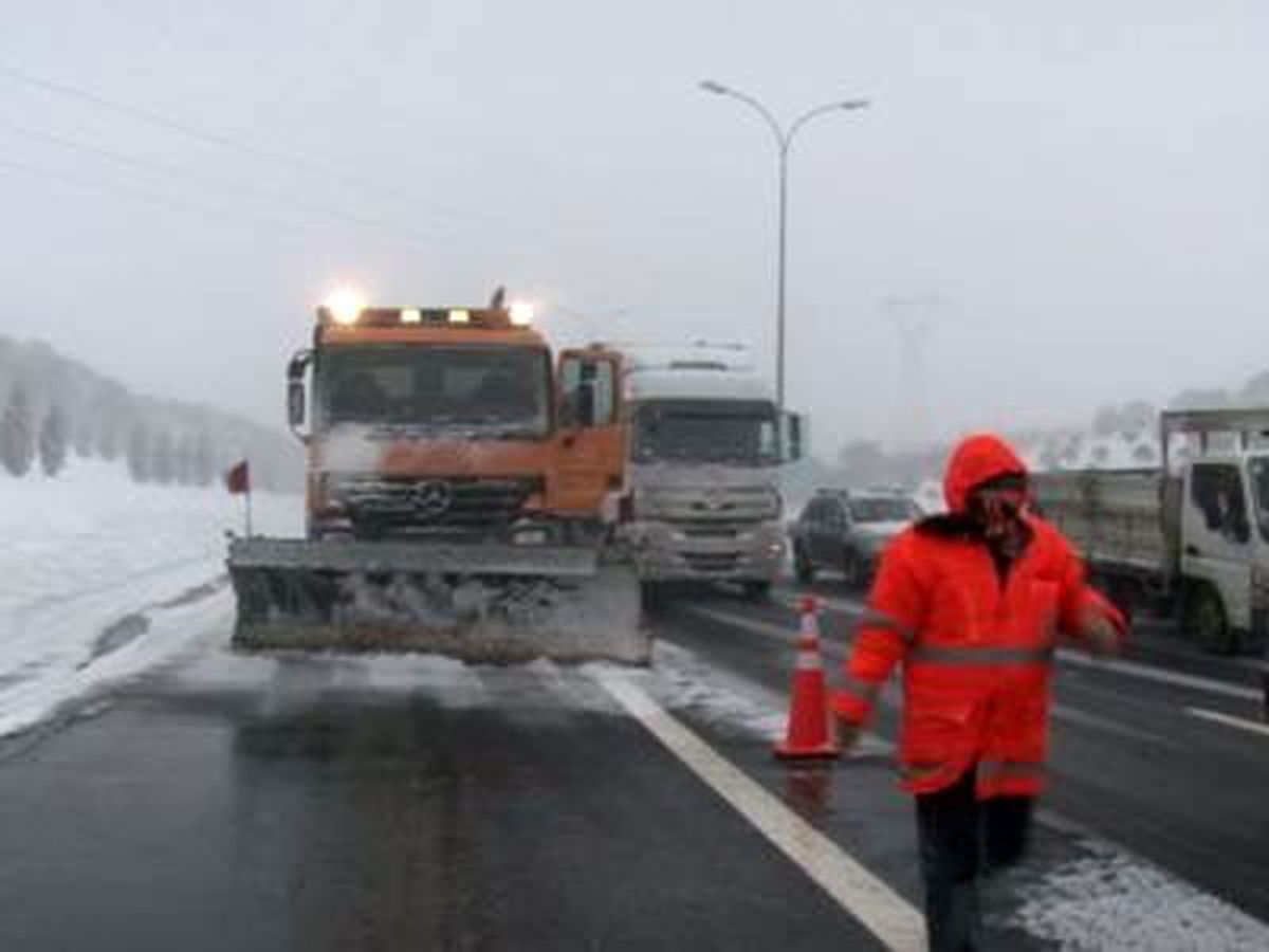 Etkisini Artıran Kar Yağışı, Trafikte Aksamalara Neden Oldu