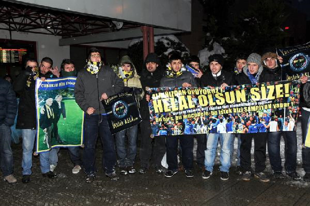 Fenerbahçe\'ye Samsun\'da Çiçekli Karşılama