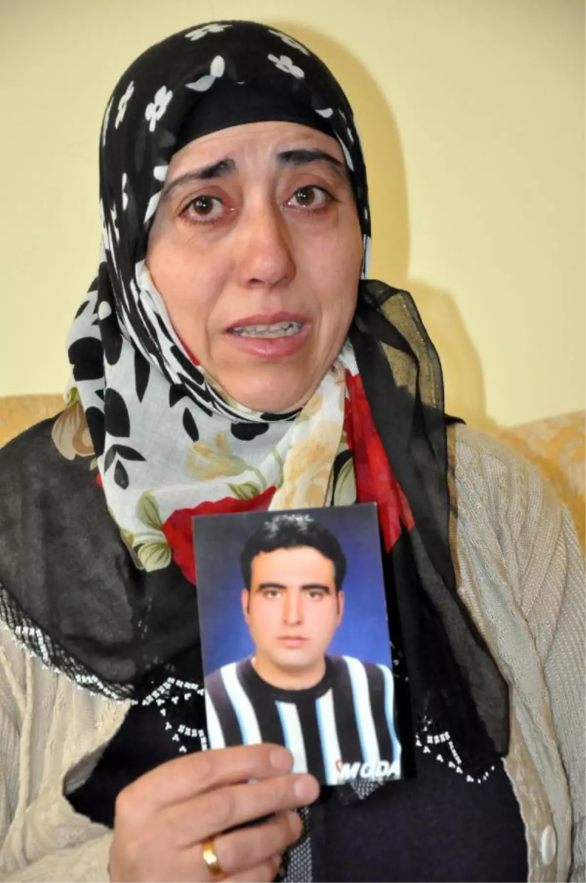 Fransa\'da Çalışan Oğlundan 3 Yıldır Haber Alamayan Anne Sarkozy\'den Yardım İstedi