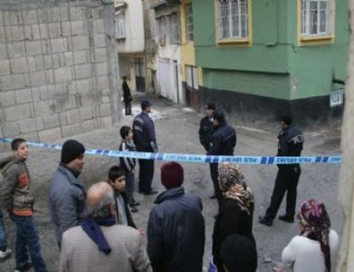 Göçük Korkusu Mahalleliyi Sokağa Döktü