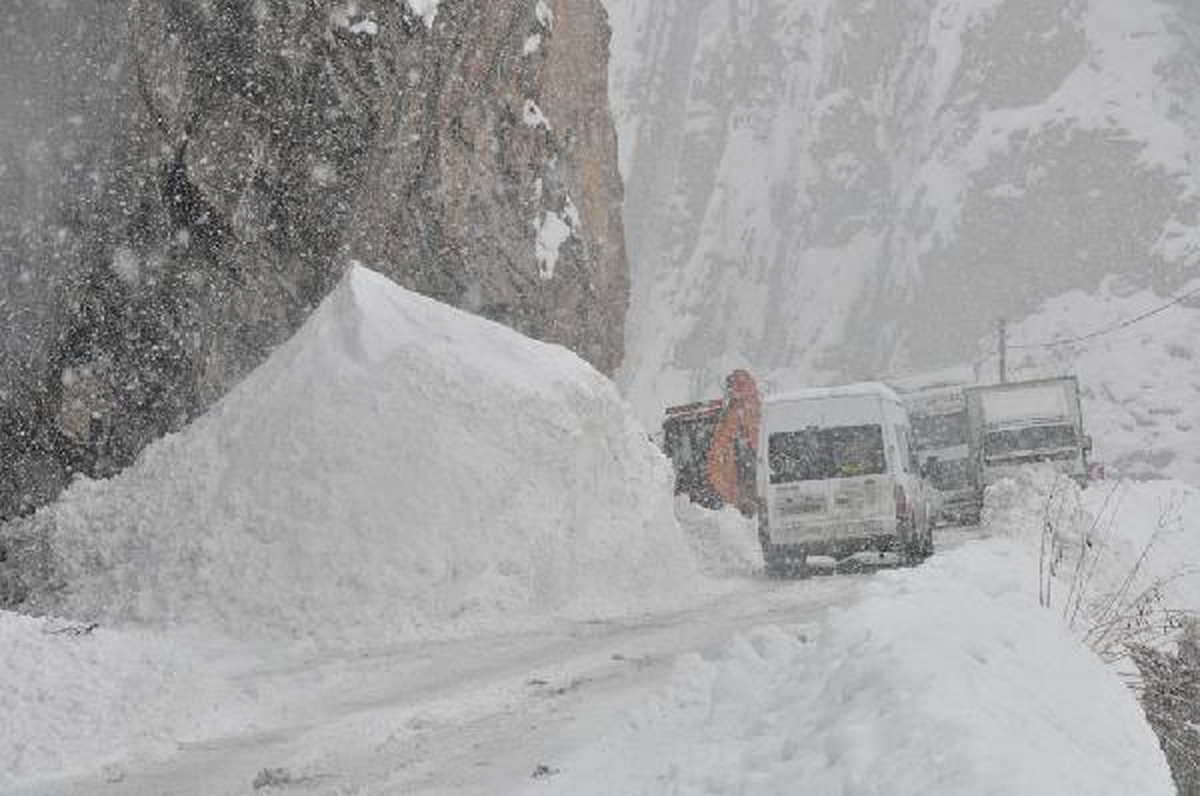 Hakkari\'de Kar Esareti (2)