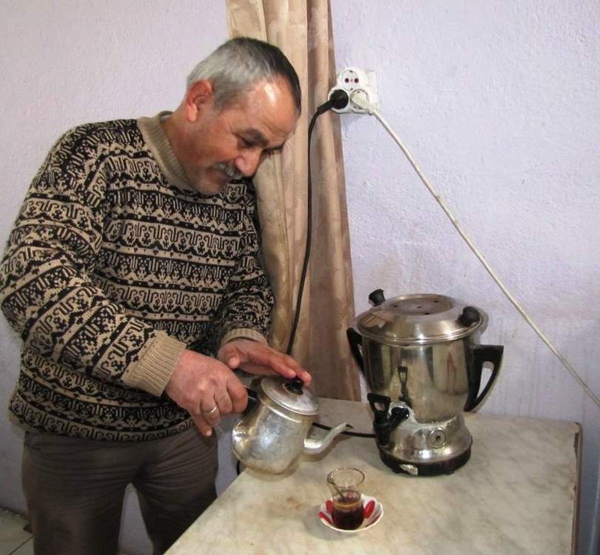Hisarcık Esnafı Çay Fiyatlarındaki Artış Üzerine Kendi Çayını Kendisi Yapıyor