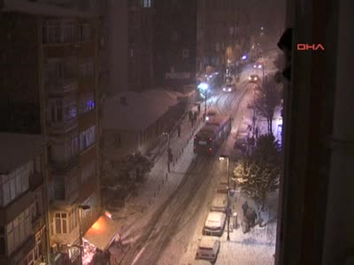 Kandıra'da Köy Yolları Kapandı Kocaeli Bölgesi'nde de Dün Öğlen Saatlerinde Başlayan ve Akşam...