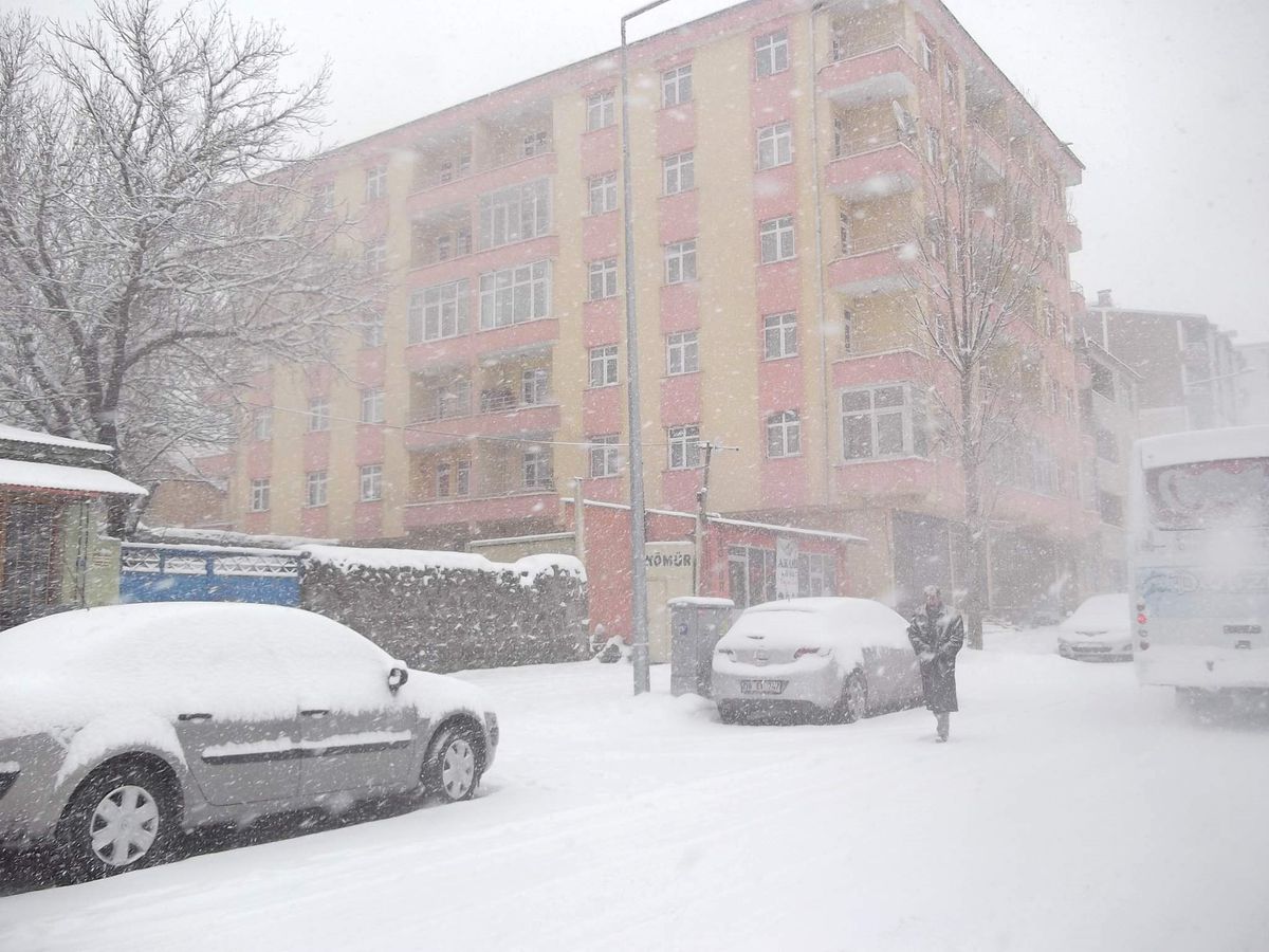 Kar Yolları Kapadı